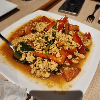 Dao Thai - basil chicken - Thai Near Me - Chicago, Illinois