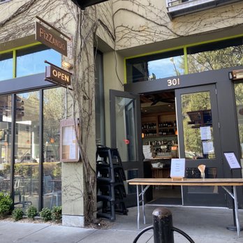 Pizzando - The restaurant entrance. - Pizza Near Me - Healdsburg, California