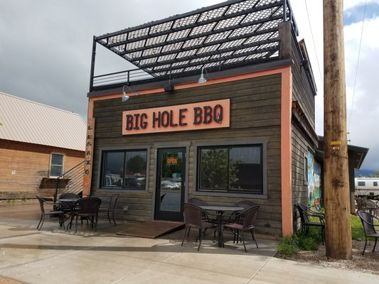 Big Hole BBQ Victor by null