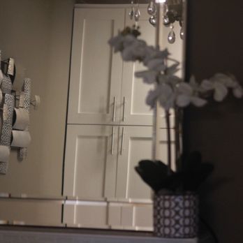 Chris Edwards Salon - Facial/Massage Therapy Suite. - Hair Salons Near Me - Springfield, Michigan