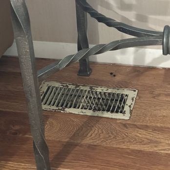 Eagle Village POA - Dead flies next to the vent in the living area - Social Clubs Near Me - Tamiment, Pennsylvania