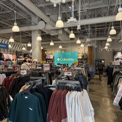 Columbia Factory Store - Inside