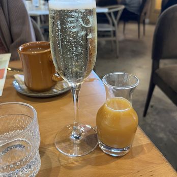Sunny Hyde Up - Mimosa with Nonalcoholic prosecco (how it is served) - Breakfast & Brunch Near Me - Visalia, California