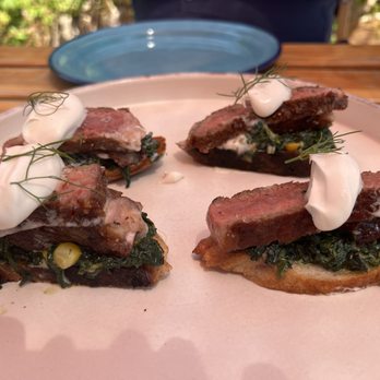 Lechuza - Ribeye and spinach crustini (so delicious) - Wineries Near Me - Guadalupe, BCN Lechuza - Ribeye and spinach crustini (so delicious) - Wineries Near Me - Guadalupe, BCN
