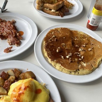 Daytona Diner - Eggs Benedict, corned beef hash, pecan pancakes and the Elvis sandwich. - Diners Near Me - Daytona Beach Shores, Florida