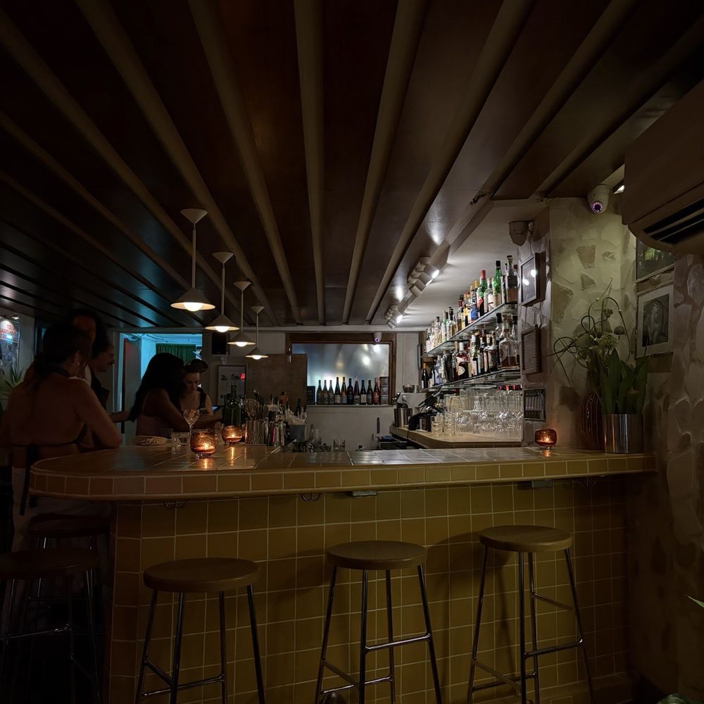 Good Days - Interior bar seating - Burgers Near Me - New York, New York