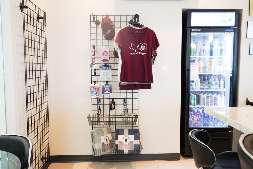 EASTERWOOD AIRPORT Updated May 2024 39 Photos & 46 Reviews 1