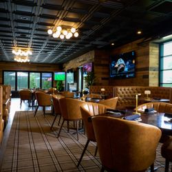 On Par Restaurant & Lounge