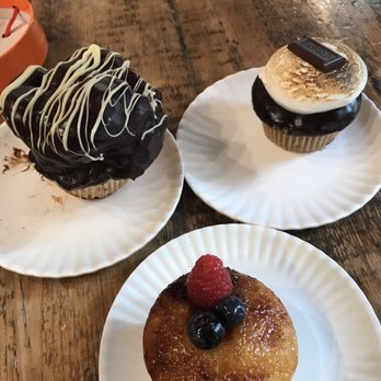 Molly's Cupcakes - Eclair, Smores and my favorite Creme Brulee - Cupcakes Near Me - Chicago, Illinois Molly's Cupcakes - Eclair, Smores and my favorite Creme Brulee - Cupcakes Near Me - Chicago, Illinois