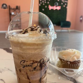 Sweet Peaches Coffee - Mocha Chiller & Muffin - Coffee & Tea Near Me - Jacksonville, Florida