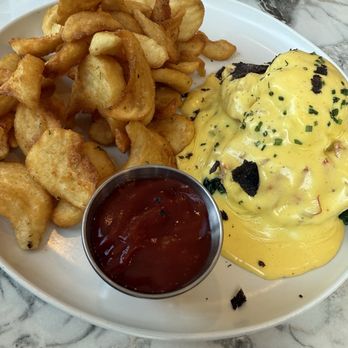 Middle Child - Middle Child burger/ lobster and truffle Benedict / French Toast/ spicy Mussels - Breakfast & Brunch Near Me - Las Vegas, Nevada Middle Child - Middle Child burger/ lobster and truffle Benedict / French Toast/ spicy Mussels - Breakfast & Brunch Near Me - Las Vegas, Nevada