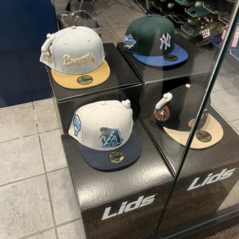 Lids - Sporting Goods Near Me - Edison, New Jersey
