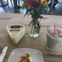 Sjölinds Chocolate Factory - Mushroom Swiss cheese quiche, iced breve latte, fresh flowers, and Harry Potter trivia!