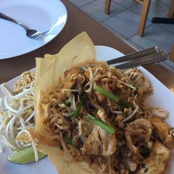 Khob Khun Thai Cuisine - pad thai - Thai Near Me - Coquitlam, British Columbia