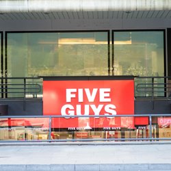 Five Guys - Facahada del Five Guys calle Serrano