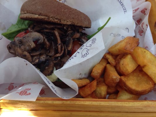 Le Grand Burger by null