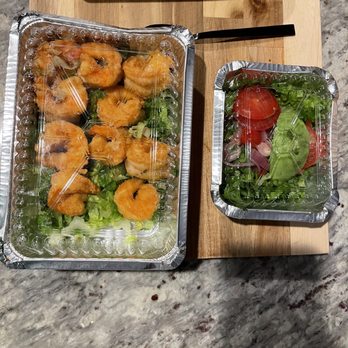 Ecuadorian Restaurant - Fried Shrimps and salad - Latin American Near Me - Astoria, New York Ecuadorian Restaurant - Fried Shrimps and salad - Latin American Near Me - Astoria, New York