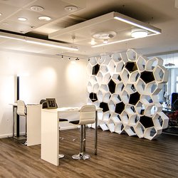 Movisi - Screening and window display furniture in black and white: BUILD is a flexible furniture system.
