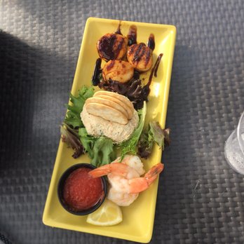 Bongos Beach Bar and Grille - Seafood Trio - Bars Near Me - St. Pete Beach, Florida