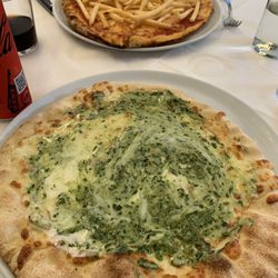 La Marina - Pesto pizza and tite pizza