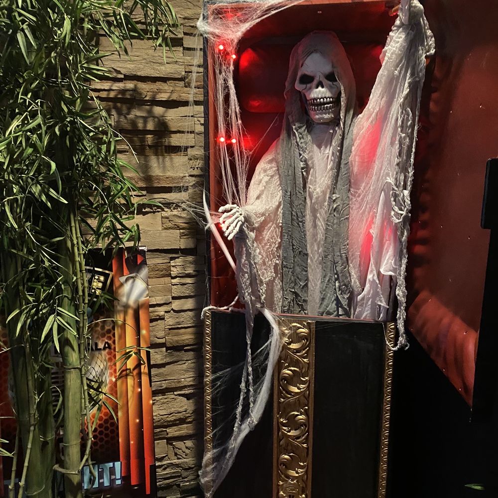 Toad Hall Bar - Halloween decorations - Gay Bars Near Me - San Francisco, California Toad Hall Bar - Halloween decorations - Gay Bars Near Me - San Francisco, California