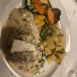 Ristorante Italia - Rinderfilet mit Gorgonzola Sauce und Gemüse