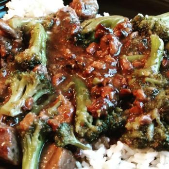 China King Restaurant - beef and broccoli on a bed of rice - Chinese Near Me - Buffalo, New York
