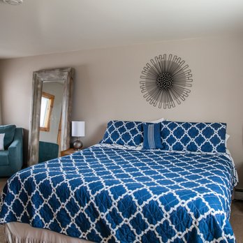 Clear River Inn - Deluxe Suite - Master Bedroom - Hotels Near Me - Pittsfield, Vermont
