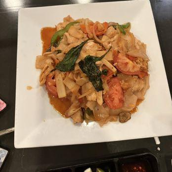 One19 North Main - Pad Kao Mun Kai - Thai Near Me - Mount Holly, North Carolina