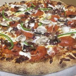 Deluxe Pizza with pepperoni and crumbled beef