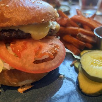 Tavern Hall - Cheese burger - New American Near Me - Bellevue, Washington