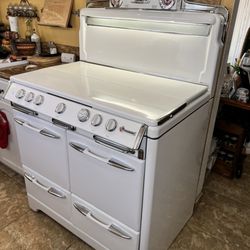 Carolina's Antique Appliances - My stove