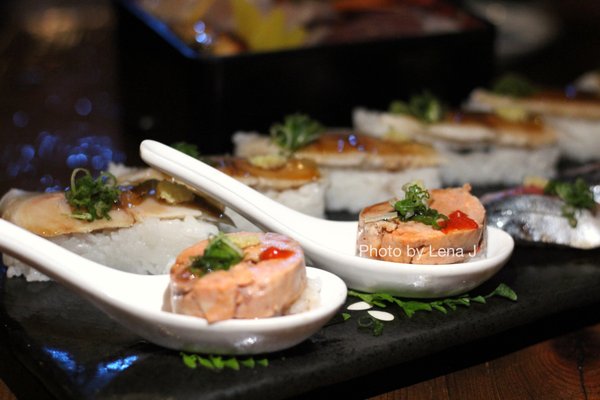 KamadoSushi,Omakase,$60orMoreFreeDeliveryByToast by null