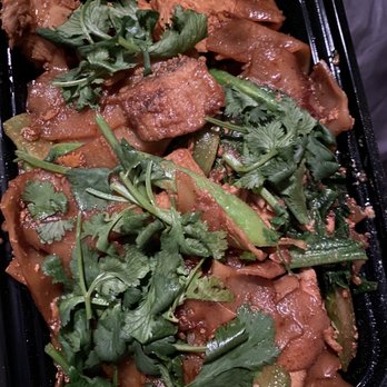 Kin Dee - Drunken Noodles with chicken - Thai Near Me - Houston, Texas Kin Dee - Drunken Noodles with chicken - Thai Near Me - Houston, Texas