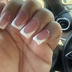 Super Nails - Terrible nails and they hurt me doing them