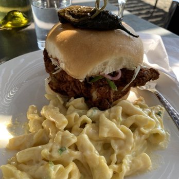 The Water Stop - Spicy chicken sandwich with jalapeño mac n cheese - American Near Me - Marfa, Texas The Water Stop - Spicy chicken sandwich with jalapeño mac n cheese - American Near Me - Marfa, Texas