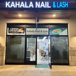 Exterior outside entrance of Kahala Nail & Lash - Sam building with Kahala market by Foodland and next to wholesale unlimited and Straub urgent care. - Honolulu, Hawaii Exterior outside entrance of Kahala Nail & Lash - Sam building with Kahala market by Foodland and next to wholesale unlimited and Straub urgent care. - Honolulu, Hawaii