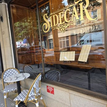 Sidecar - Nice cute dining outdoor furniture in front of the restaurant. - Modern European Near Me - Roanoke, Virginia
