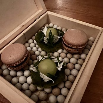 Sola - Dark chocolate and Black garlic macaron / Dried matcha leaf, white chocolate ball filled with coffee grinds - Asian Fusion Near Me - Paris, 75
