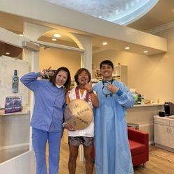 Dr. Lin's Dental Hygiene Center - A picture with Iino Wataru, a professional runner. It was a pleasure to meet you!