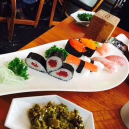 Sushi combination (9 pieces) 270 mxn Sushi combination (9 pieces) 270 mxn