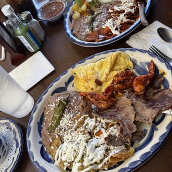 Bahía Grill Cocina Mexicana - Mar y tierra chilaquiles - Mexican Near Me - Corona, California Bahía Grill Cocina Mexicana - Mar y tierra chilaquiles - Mexican Near Me - Corona, California