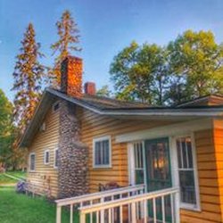 Northland Lodge - Spend a relaxing afternoon reading or playing a game in the spectacular sun porch.