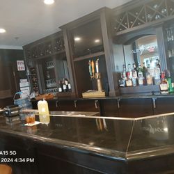 The Palm Room Bar & Grill - Beautful bar area and very convenient for lighthouse peep