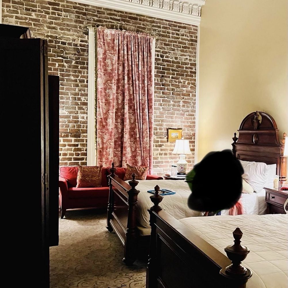 East Bay Inn - lol drew over my kids faces lol I don't like their images online- rooms as beautiful, if not better, in person. - Bed & Breakfast Near Me - Savannah, Georgia East Bay Inn - lol drew over my kids faces lol I don't like their images online- rooms as beautiful, if not better, in person. - Bed & Breakfast Near Me - Savannah, Georgia