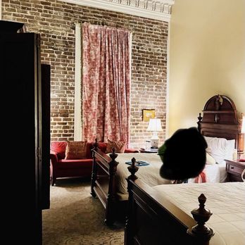 East Bay Inn - lol drew over my kids faces lol I don't like their images online- rooms as beautiful, if not better, in person. - Bed & Breakfast Near Me - Savannah, Georgia East Bay Inn - lol drew over my kids faces lol I don't like their images online- rooms as beautiful, if not better, in person. - Bed & Breakfast Near Me - Savannah, Georgia