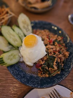 Gai Noi by null
