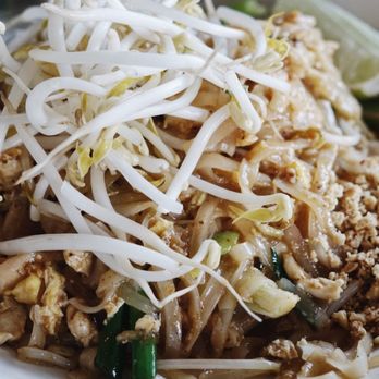 Paadee - Pad Thai with Chicken - Thai Near Me - Portland, Oregon Paadee - Pad Thai with Chicken - Thai Near Me - Portland, Oregon