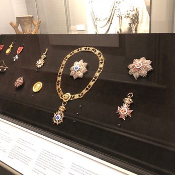 Iolani Palace - Royal jewelry - Museums Near Me - Honolulu, Hawaii Iolani Palace - Royal jewelry - Museums Near Me - Honolulu, Hawaii