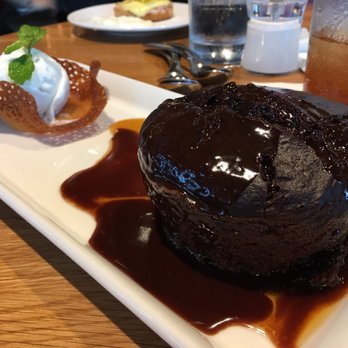Earls Kitchen + Bar - Toffee Cake - New American Near Me - Miami, Florida